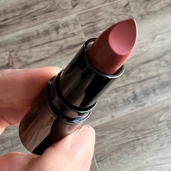 Context matte Lipstick NWT/NIB pretty neutral mauve. Hydrating formula. - Picture 3 of 10